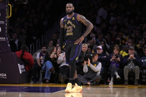 Lakers tự truyền thông: Các cầu thủ nhập vai chơi rất thoải mái nhưng khi có kỳ vọng vô địch và LBJ thì áp lực rất lớn