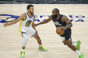 Bỏ qua: Curry thực hiện 0 trên 9 quả ba điểm và Warriors bị đánh bại nặng nề.