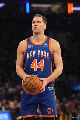 Không còn thơm nữa? Các cầu thủ mới của Knicks, Bojan và Burks phối hợp thực hiện 11 trong số 32 cú sút và chỉ ghi được 30 điểm và 5 rebound.