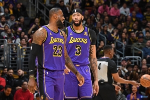 Lakers sẽ đấu với đội xếp thứ hai là Timberwolves ở Western Conference vào ngày mai. Cả James và Big Eyebrow đều bị nghi ngờ.