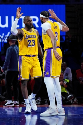 36 thắng và 30 thua! Lần đầu tiên trong mùa giải này, Lakers thắng nhiều trận hơn thua 6 trận!