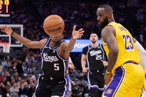 Muốn trả thù và chờ đợi trận playoffs? Lakers đã bị Nuggets & Kings quét sạch và đã giành chiến thắng trước các đội Western Conference khác.