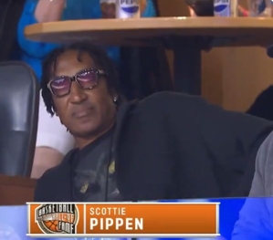 Pippen Jr. đã trở lại sau ba tuần vắng bóng và cha anh, Scottie Pippen, đã đến xem trận đấu.