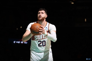 Người điên bóng rổ! Nurkic đã giành được ít nhất 20 rebound trong các trận đối đầu, là người thứ hai trong lịch sử đội!