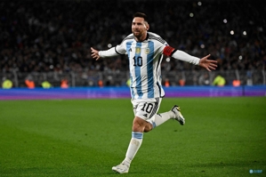 Báo Ole: Messi có thể vắng mặt các trận đấu của Argentina trong tháng này do chấn thương gân khoeo phải