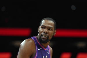 Pierce: Durant là người gần đạt 40.000 điểm nhất lúc này. Anh ấy có thể thi đấu đến năm 40 tuổi nếu không dính chấn thương.