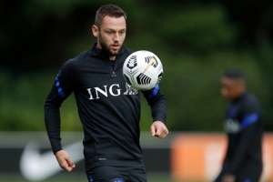 La Ti: De Vrij có thể chấn thương 10-15 ngày, hàng thủ Inter Milan gấp rút