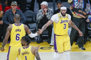 Đội hình xuất phát của Lakers vs 76ers: James, Big Eyebrow, Russell, Rui Hachimura, Reeves