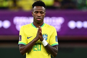 ESPN: Chống phân biệt chủng tộc, Vinicius sẽ làm đội trưởng Brazil gặp Tây Ban Nha