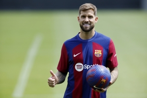 Phóng viên: Inigo Martinez, Araujo và những người khác tham gia một phần buổi tập chung của Barcelona