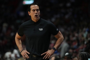 The Heat đã sử dụng 31 set khởi đầu mùa này! Malone: ​​Thật điên rồ, Spoelstra đáng giá từng xu trong hợp đồng