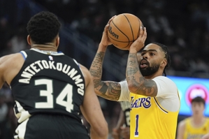 Lakers thực hiện 30 trong số 32 quả ném phạt trong trận đấu này, trong khi Bucks chỉ thực hiện 11 trong số 17 quả ném phạt.