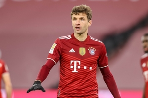 Muller cán cột mốc 700 trận trong sự nghiệp của Bayern, trở thành cầu thủ không phải thủ môn đầu tiên trong lịch sử đội bóng